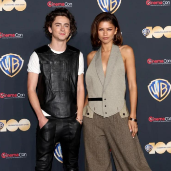 zendaya-en-timothee-chalamet-dragen-matching-looks-op-de-rode-loper-251543