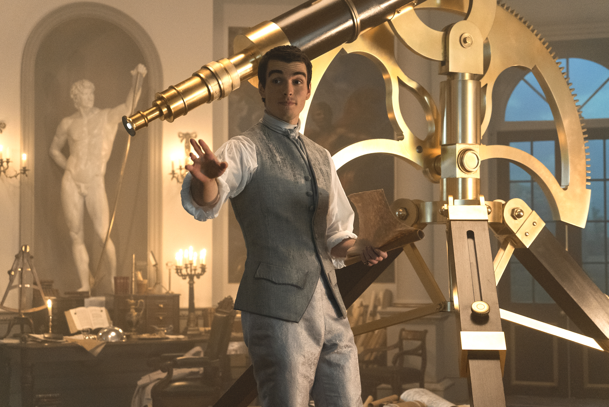 Corey Mylchreest als George