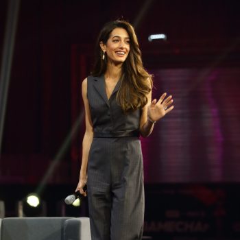 het-favoriete-kledingstuk-van-amal-clooney-de-elegante-jumpsuit-255165