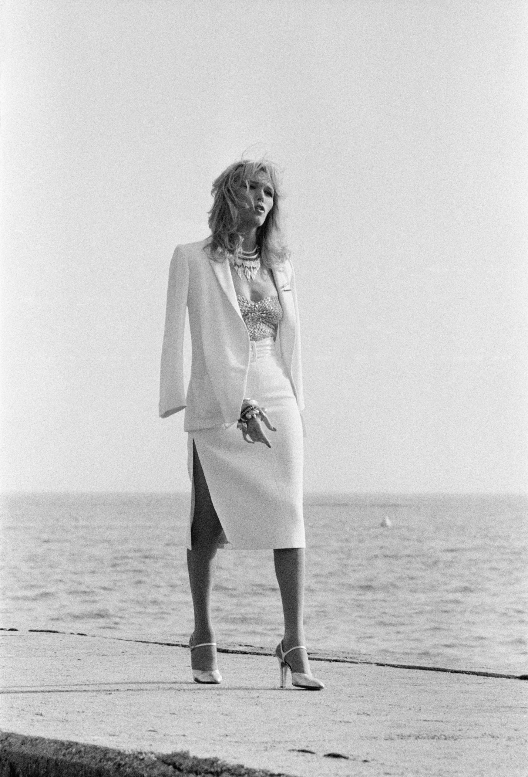 Amanda Lear in een van de beste looks van het Cannes Filmfestival aller tijden