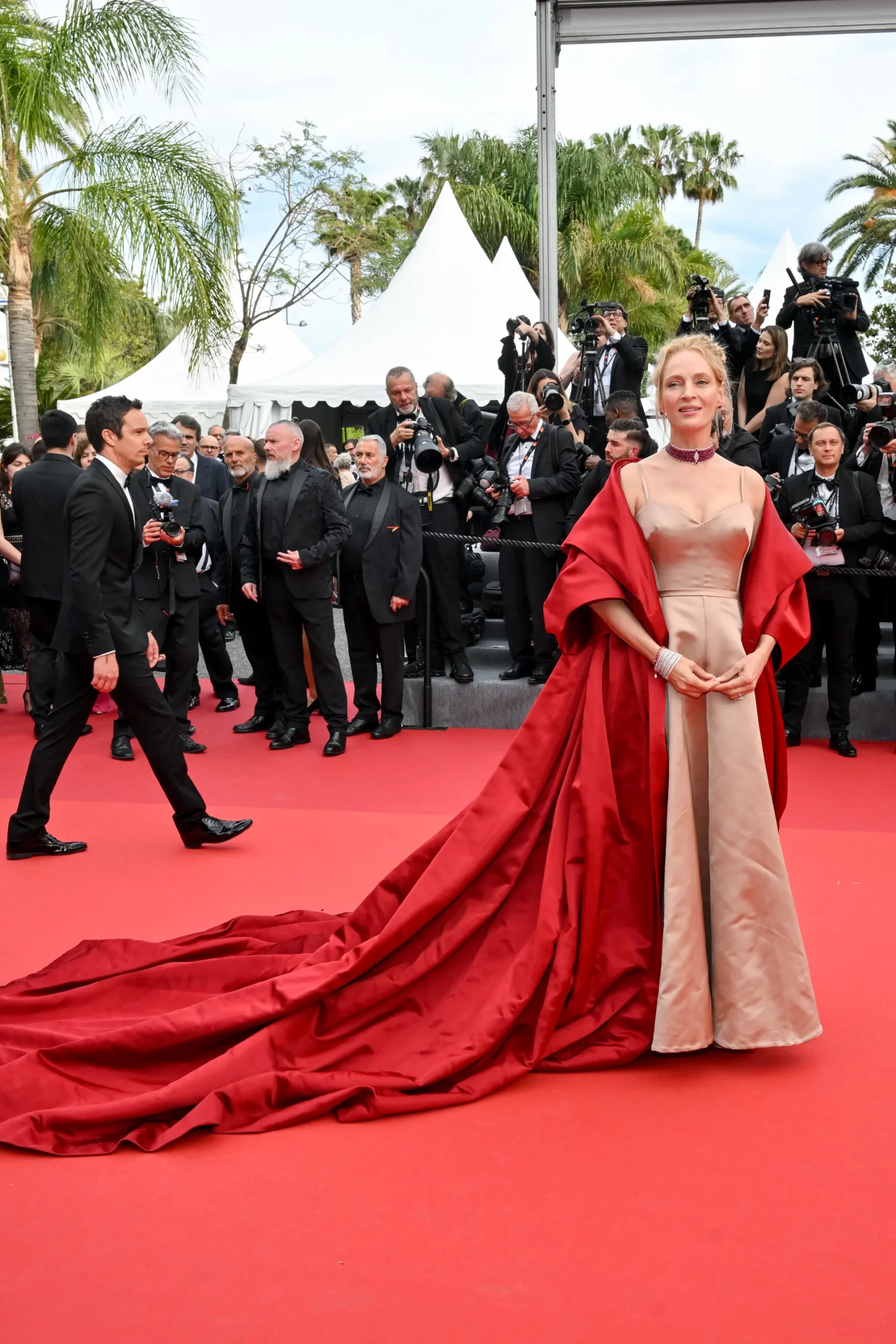 Uma Thurman op het Cannes Film Festival in een jurk van Dior