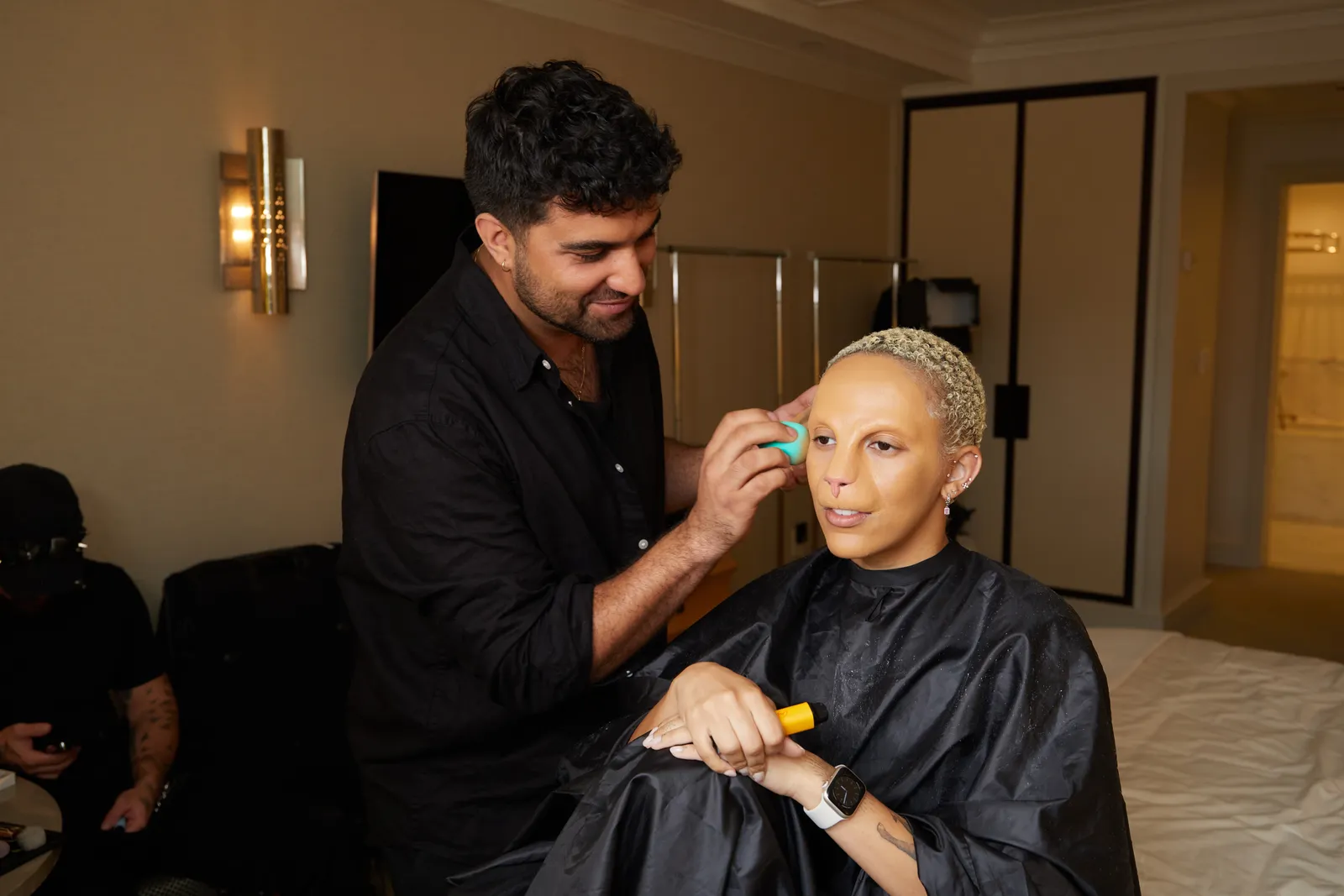 Doja in de make-up voor het Met Gala