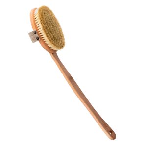 Deze borstel heeft een lange steel waardoor het makkelijker is om je rug te masseren