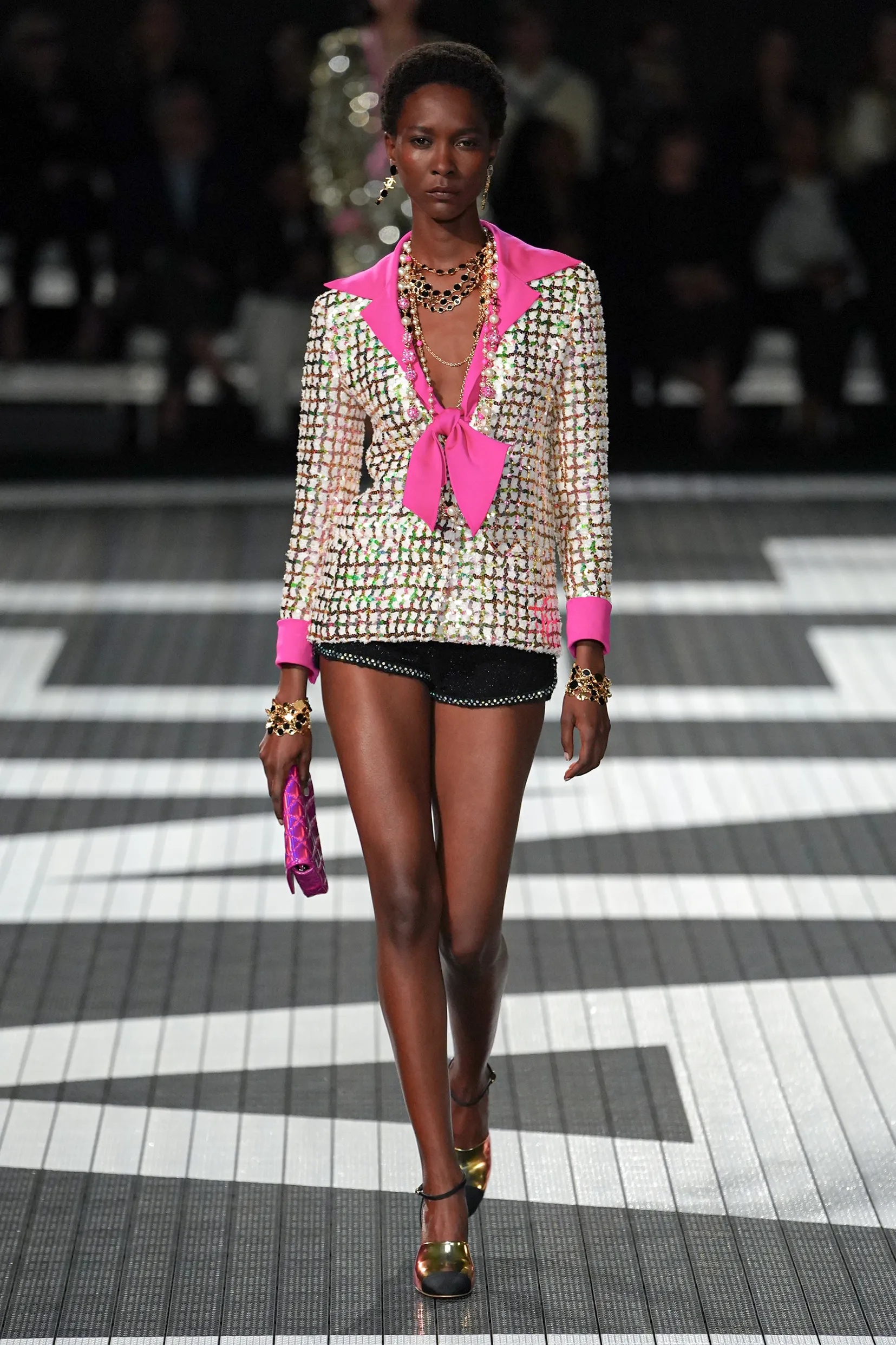 Glitter en glamour bij Chanels Cruise-show