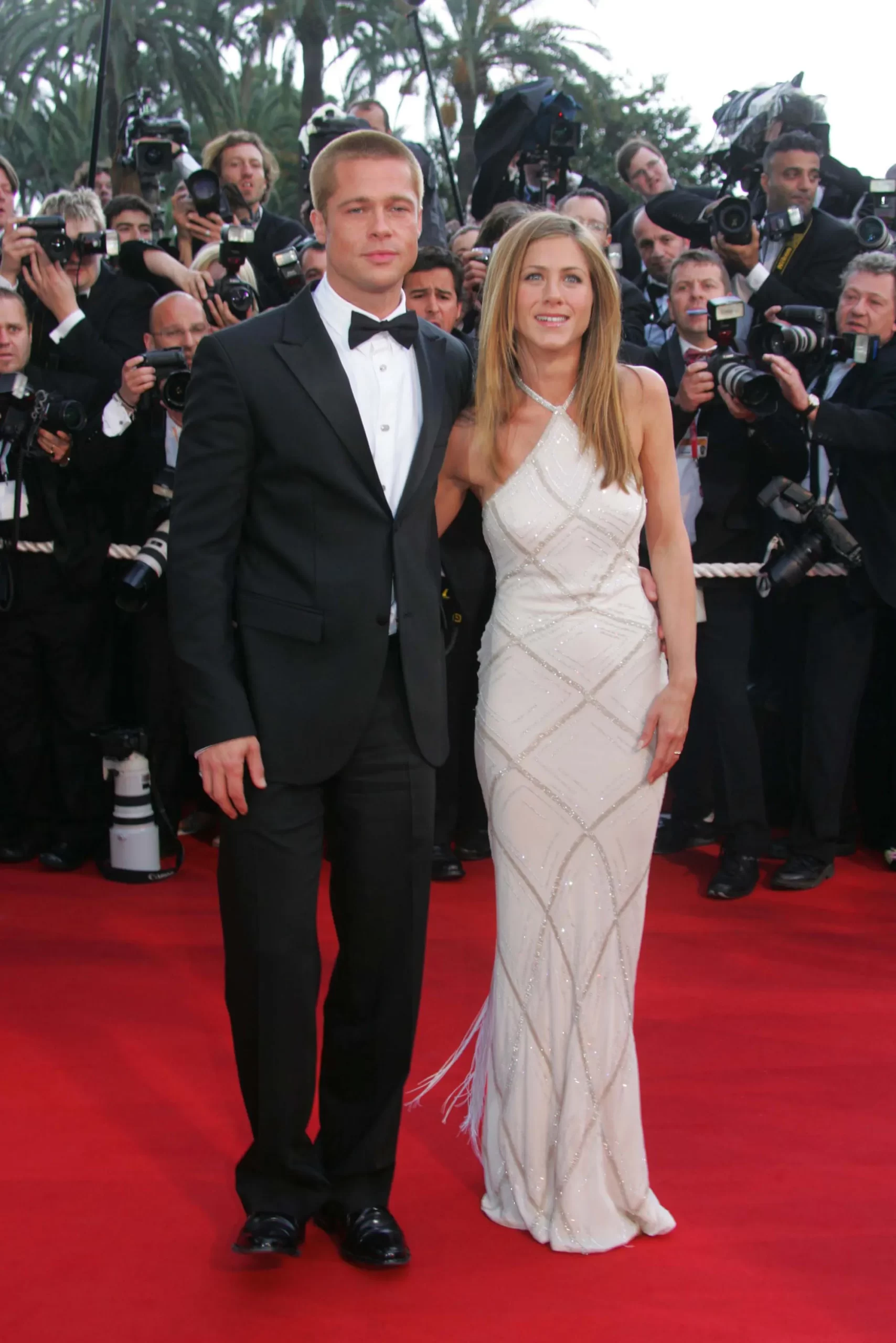 Jennifer Anistons sprankelende Versace halterjurk was precies goed voor Cannes.