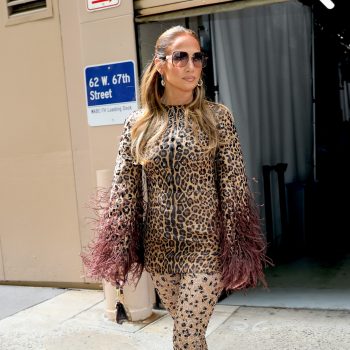 jennifer-lopez-gespot-met-de-haarstijl-van-het-moment-de-halve-paardenstaart-252816