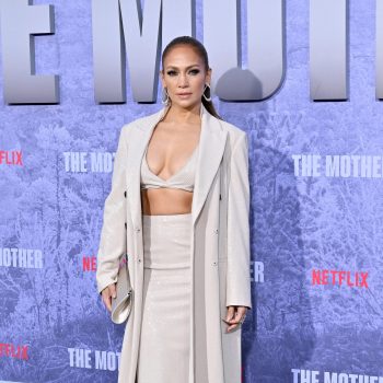 jennifer-lopez-draagt-matchende-maxirok-en-bralette-in-minimalistische-look-253936