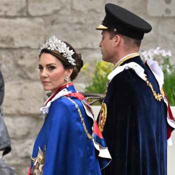 de-kroningsjurk-van-kate-middleton-heeft-een-subtiele-knipoog-naar-haar-trouwjurk-252985