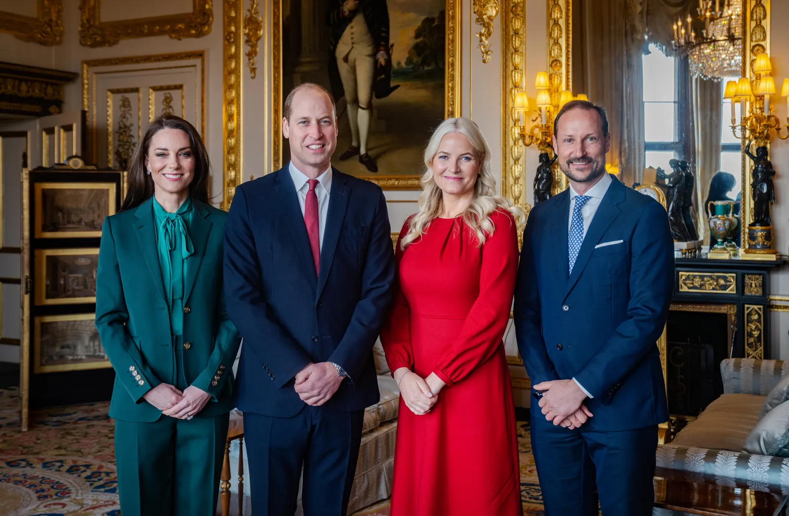 Kroonprins Haakon en kroonprinses Mette-Marit van Noorwegen samen met de Prins en Prinses van Wales
