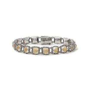 Larkspur & Hawk armband werd als juwelen gebruikt in Queen Charlotte