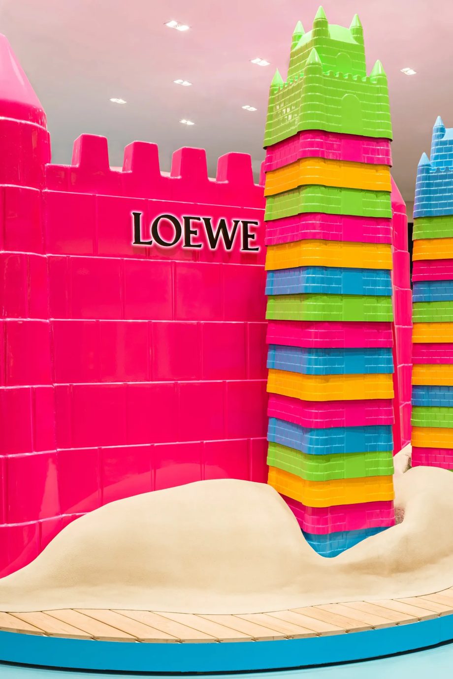 loewe-opent-zomerse-pop-up-in-galeries-lafayette-252637