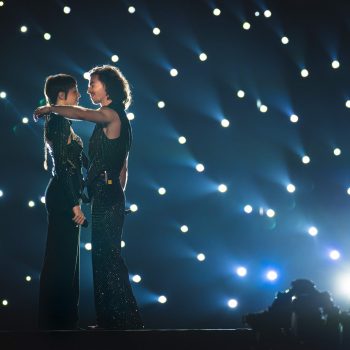een-exclusief-kijkje-achter-de-schermen-bij-de-outfits-van-mia-en-dion-voor-het-eurovisie-songfestival-252951