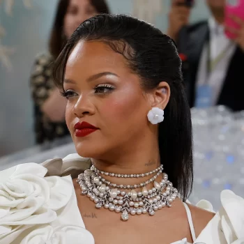 van-rihanna-tot-jlo-de-met-gala-manicures-draaiden-allemaal-om-de-details-252263