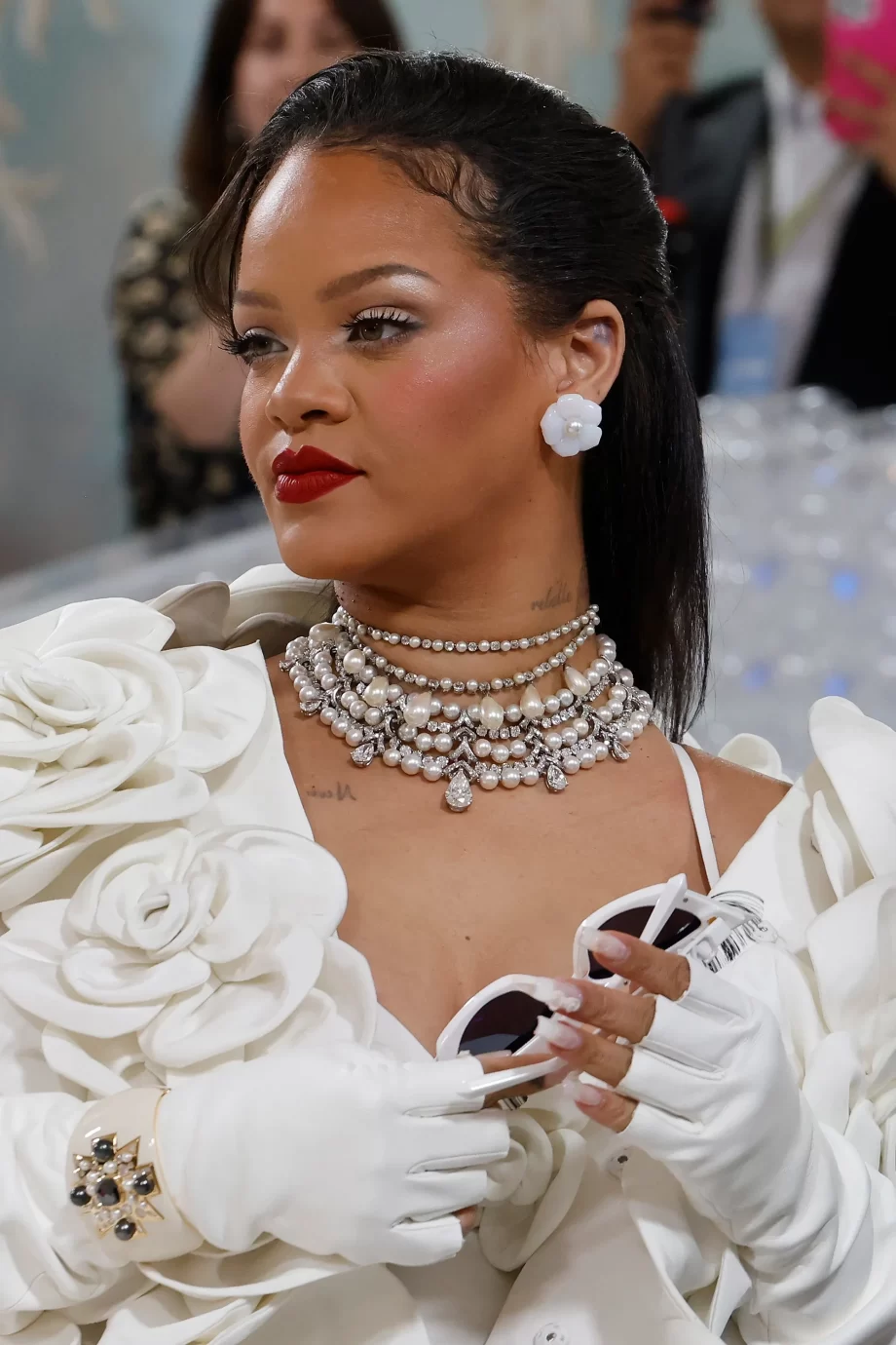 van-rihanna-tot-jlo-de-met-gala-manicures-draaiden-allemaal-om-de-details-252263