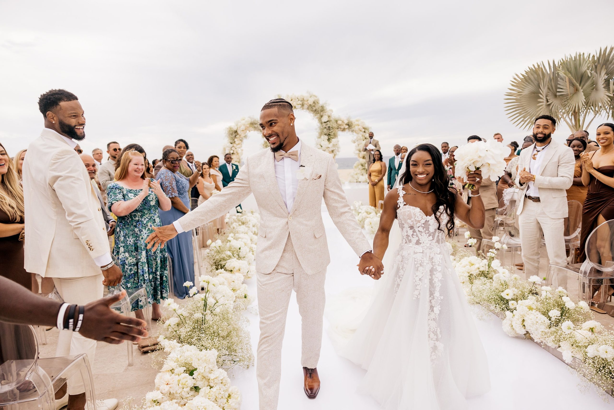 simone biles jonathan owens bruiloft