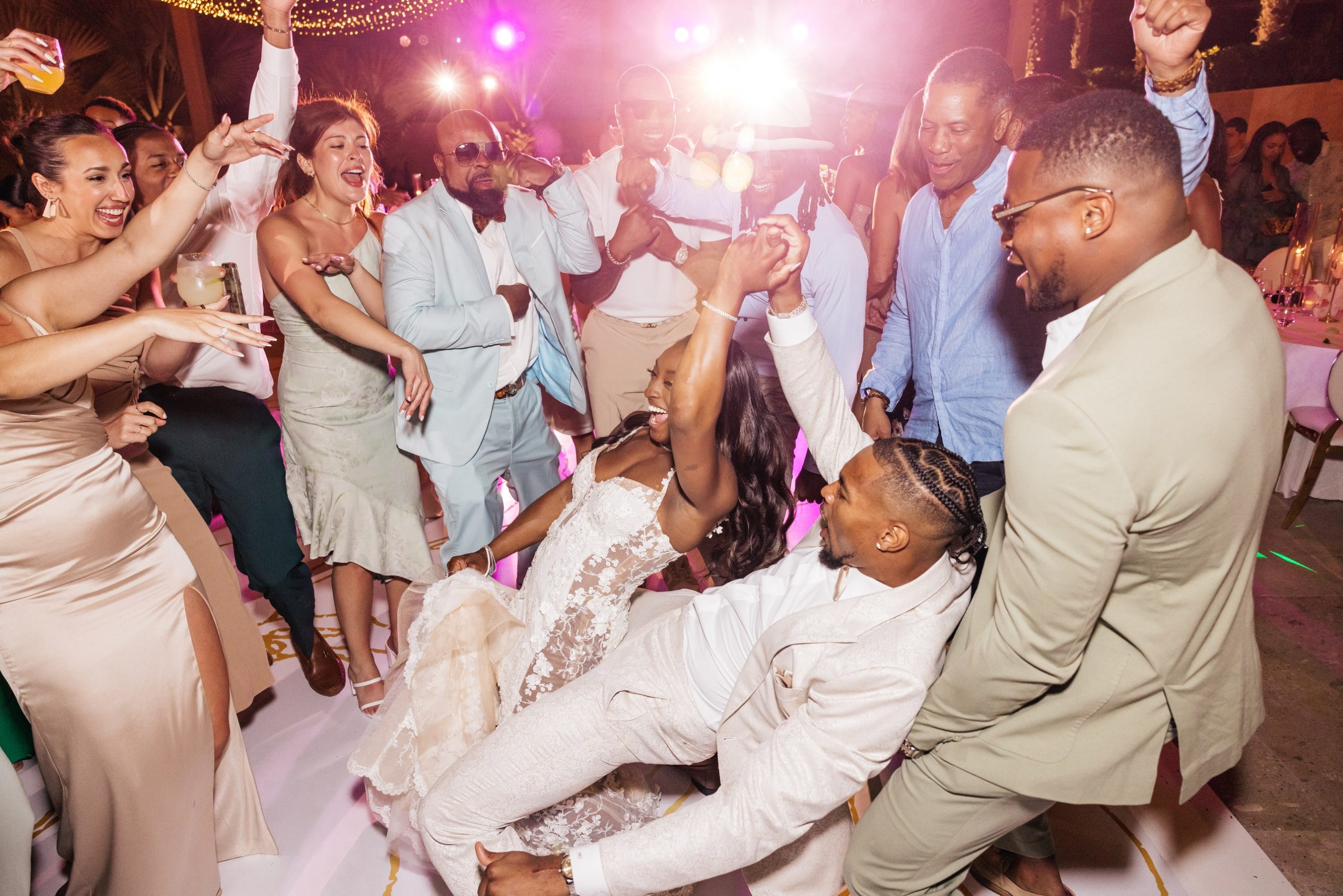 simone biles jonathan owens bruiloft