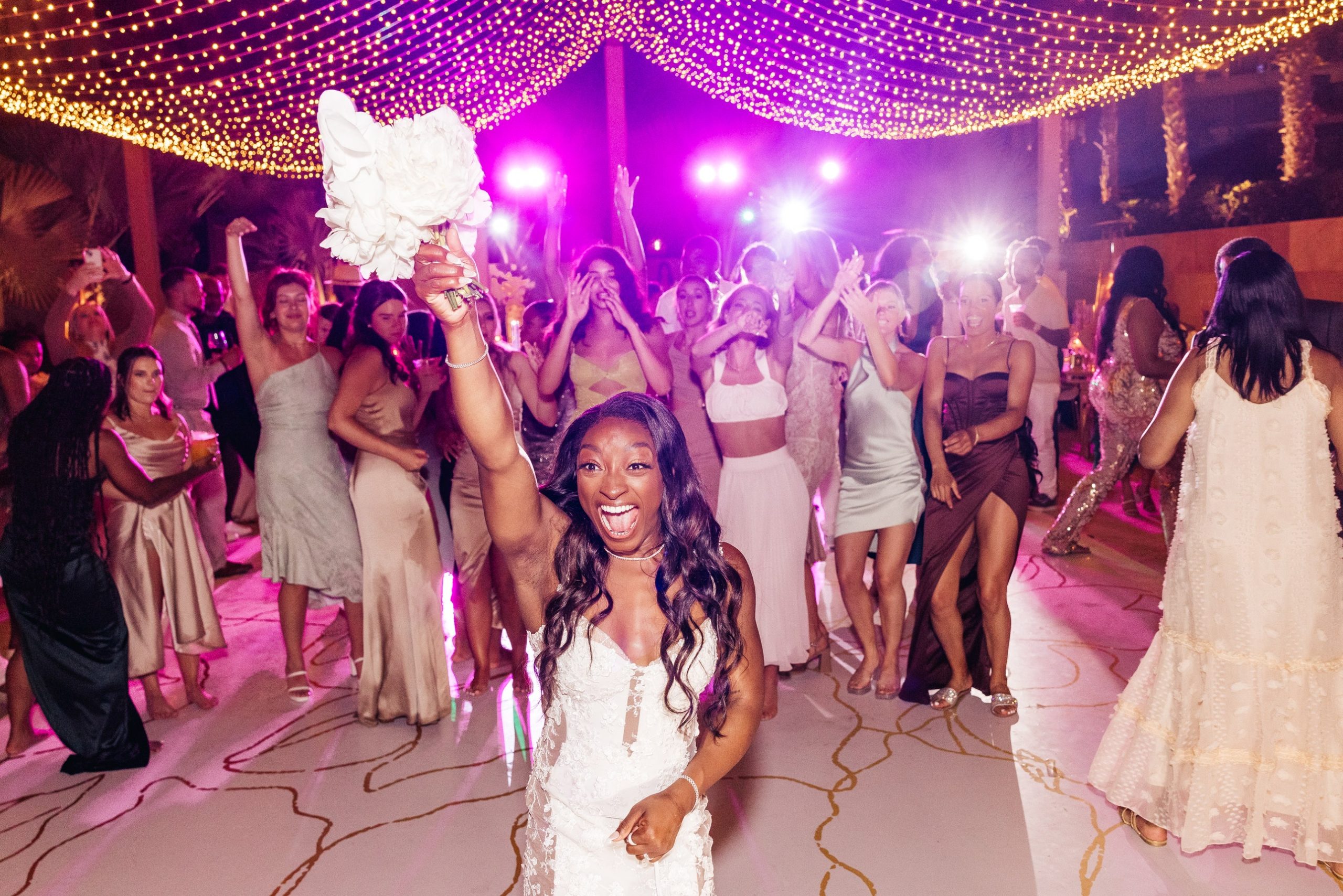 simone biles jonathan owens bruiloft