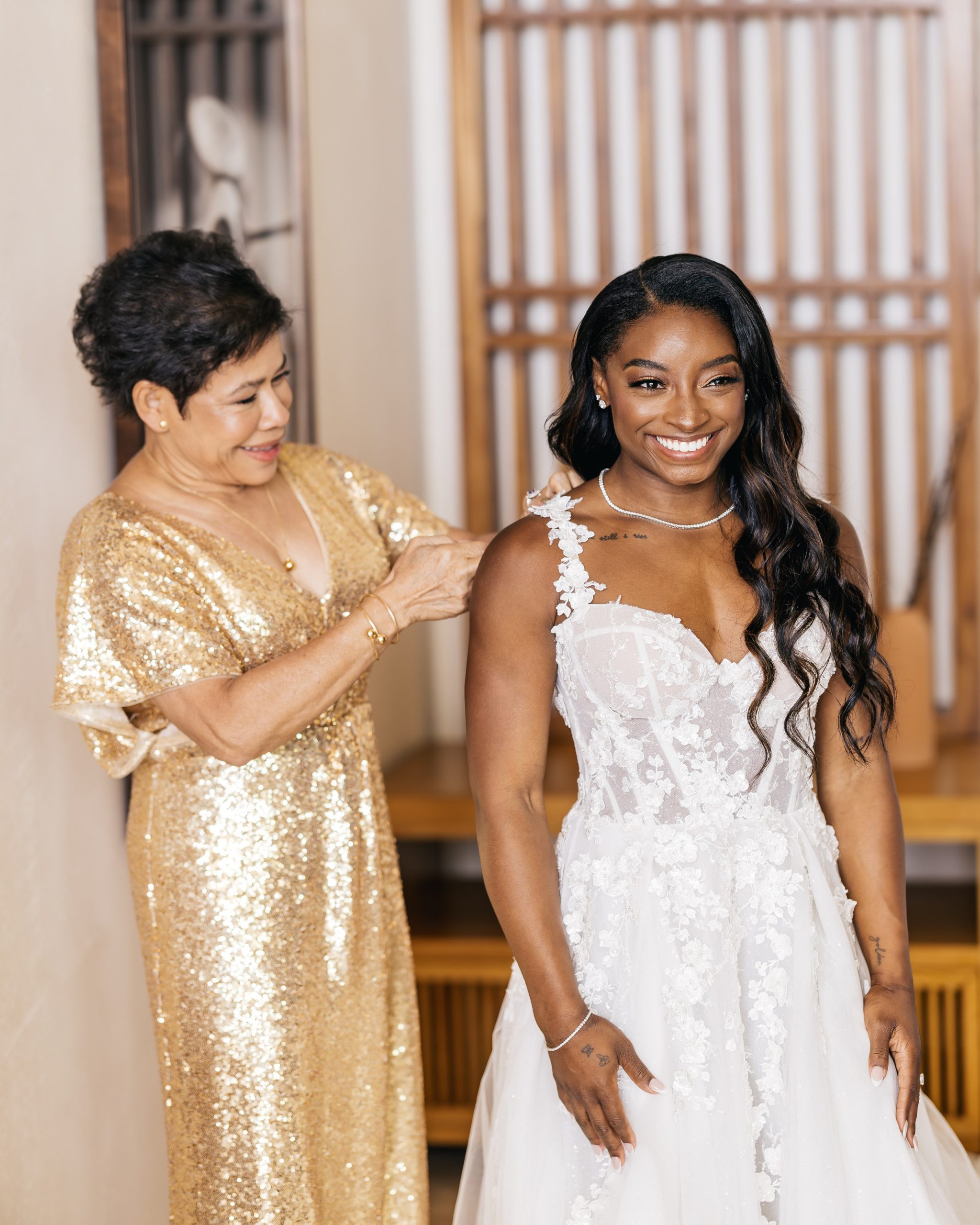 simone biles jonathan owens bruiloft