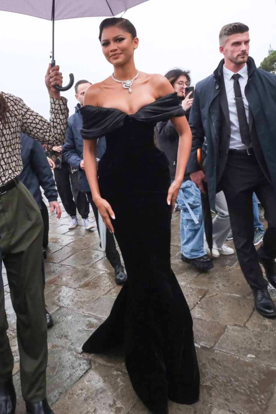 zendaya-kiest-voor-een-old-hollywood-look-in-venetie-254411