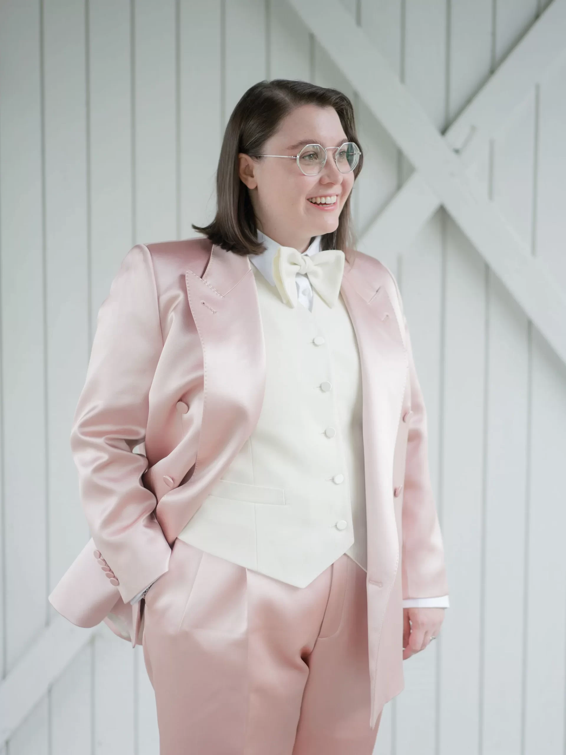 De bruiloft van Beanie Feldstein en Bonnie-Chance Roberts in foto's