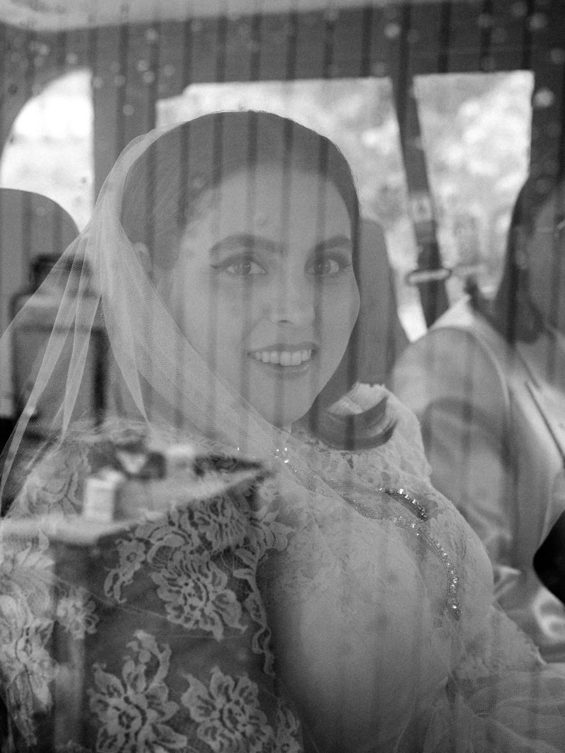 De bruiloft van Beanie Feldstein en Bonnie-Chance Roberts in foto's