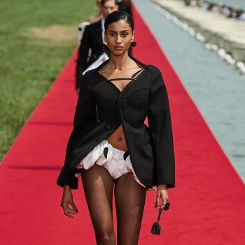 jacquemus-zorgt-voor-sensationele-show-bij-paleis-van-versailles-259499