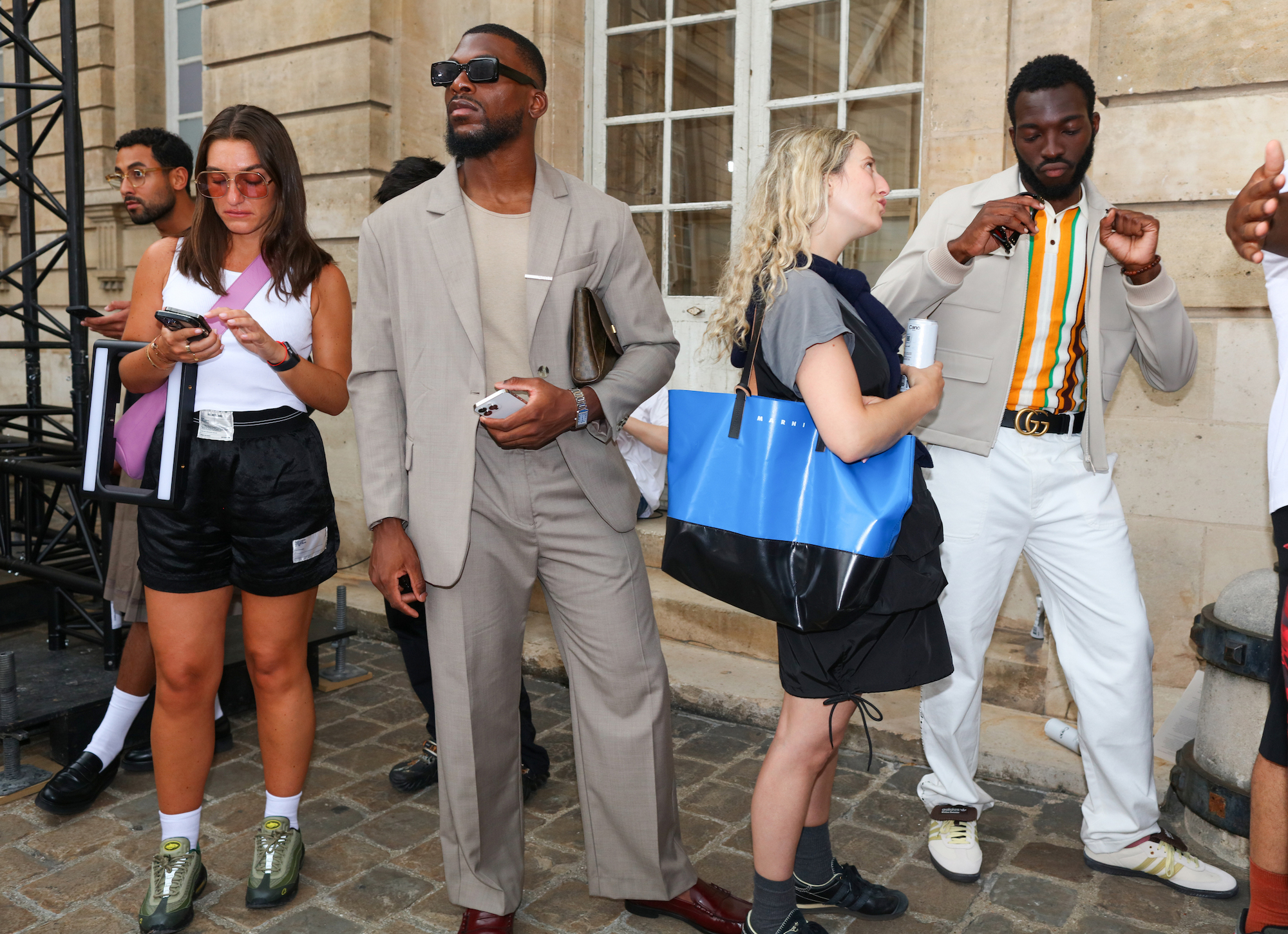 Streetstyle tijdens Paris Men's Fashion Week lente/zomer 2024