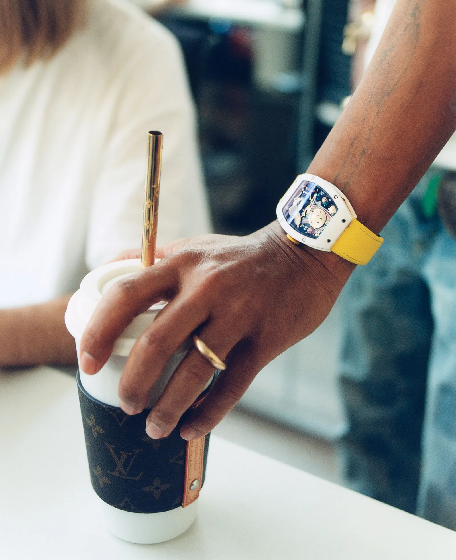 De koffiebeker van Pharrell Williams in aanloop naar zijn debuut voor Louis Vuitton