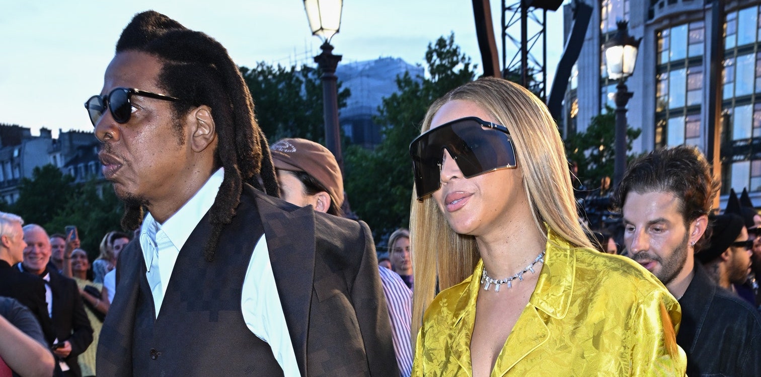 Beyoncé en Jay-Z bezoeken Louis Vuitton-show in Parijs