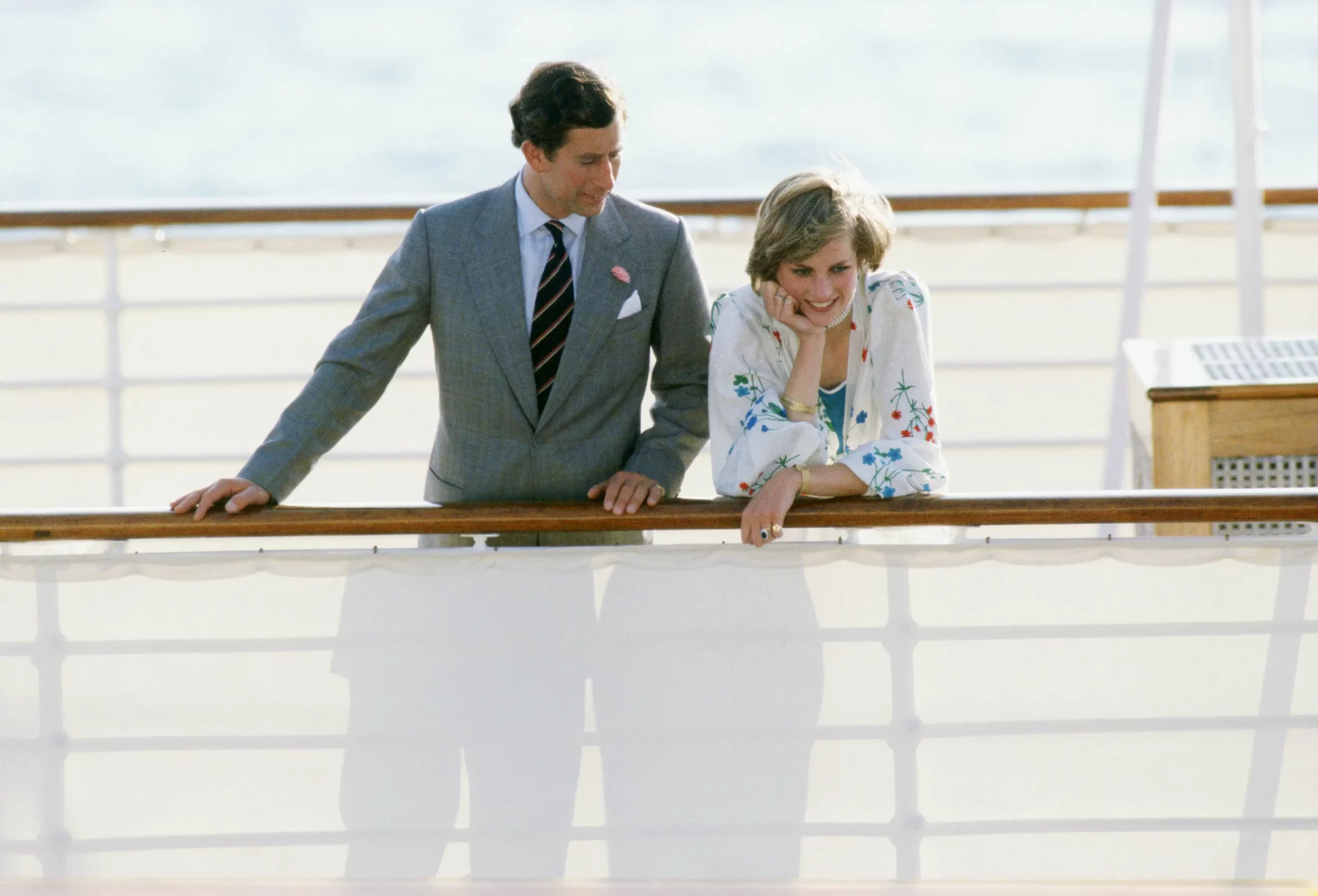 Diana en Charles op de Royal Yacht Britannia in Gibraltar, aan het begin van hun huwelijksreis in 1981.