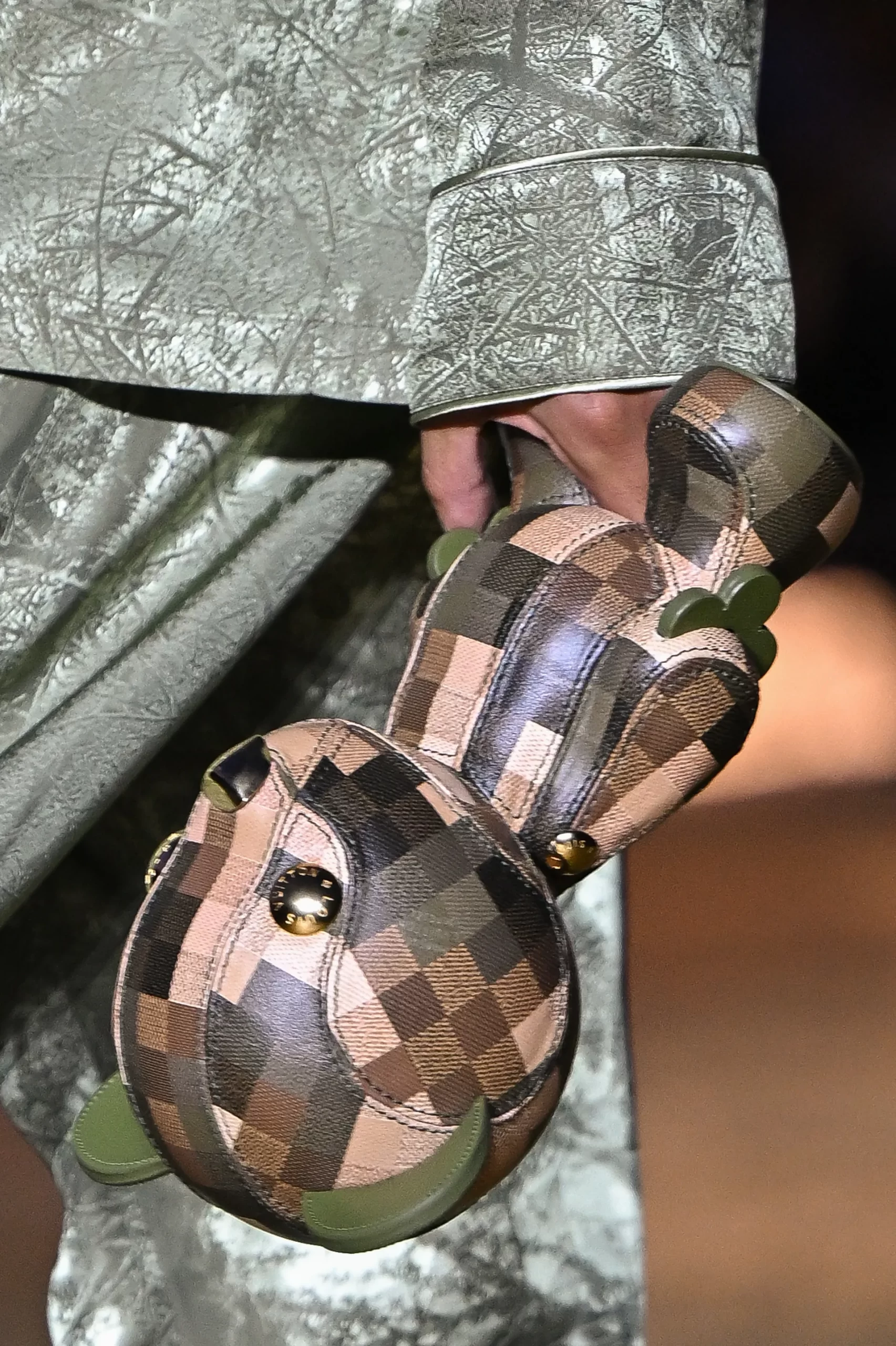 Tas van Louis Vuitton in de vorm van een teddy beer