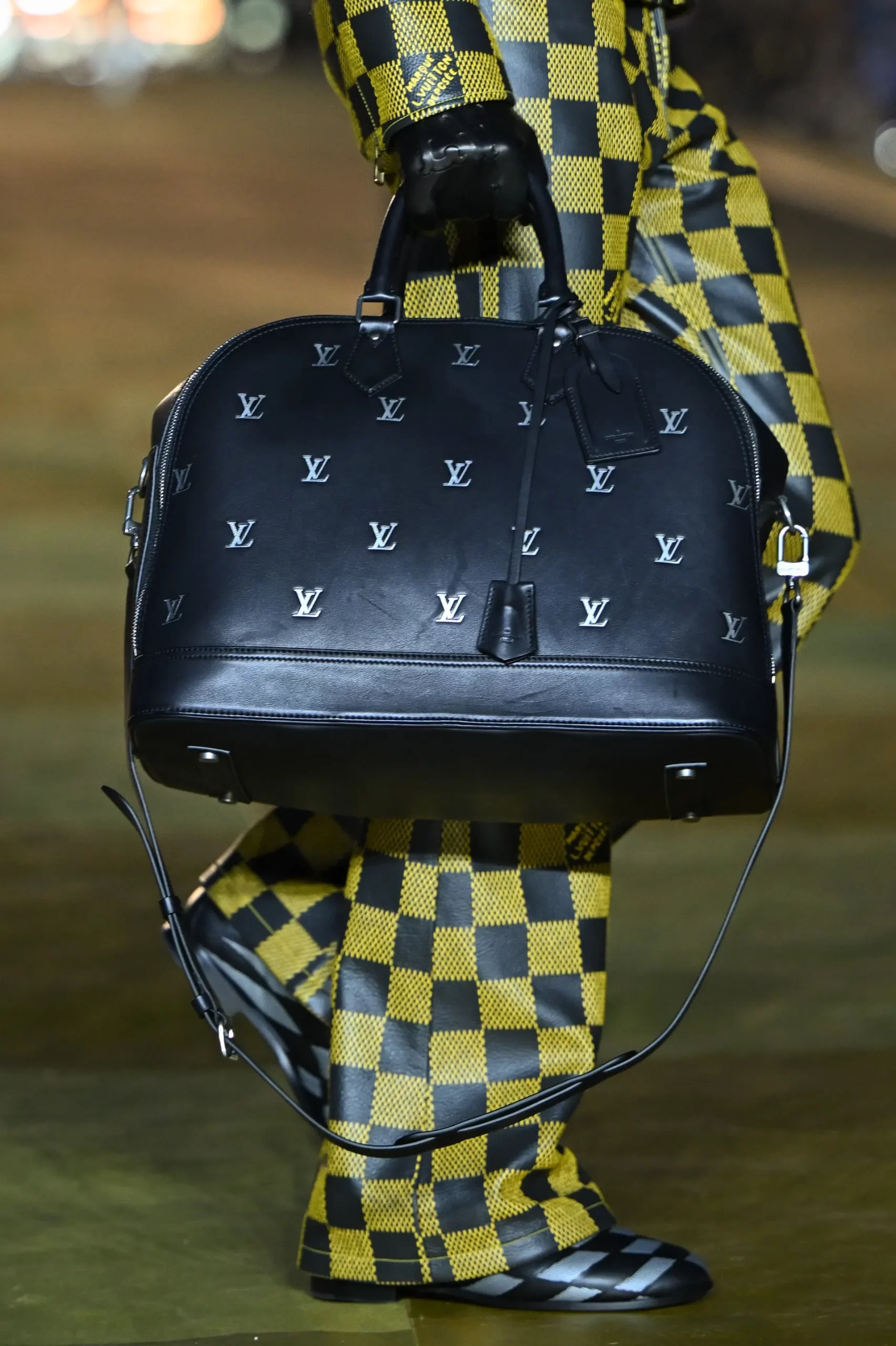 Tas van Louis Vuitton met LV logo