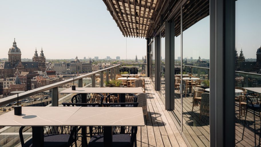 de-fijnste-dakterrassen-in-amsterdam-met-een-fenomenaal-uitzicht-over-de-stad-259265