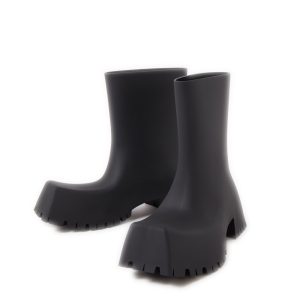 Grote schoenen van Balenciaga