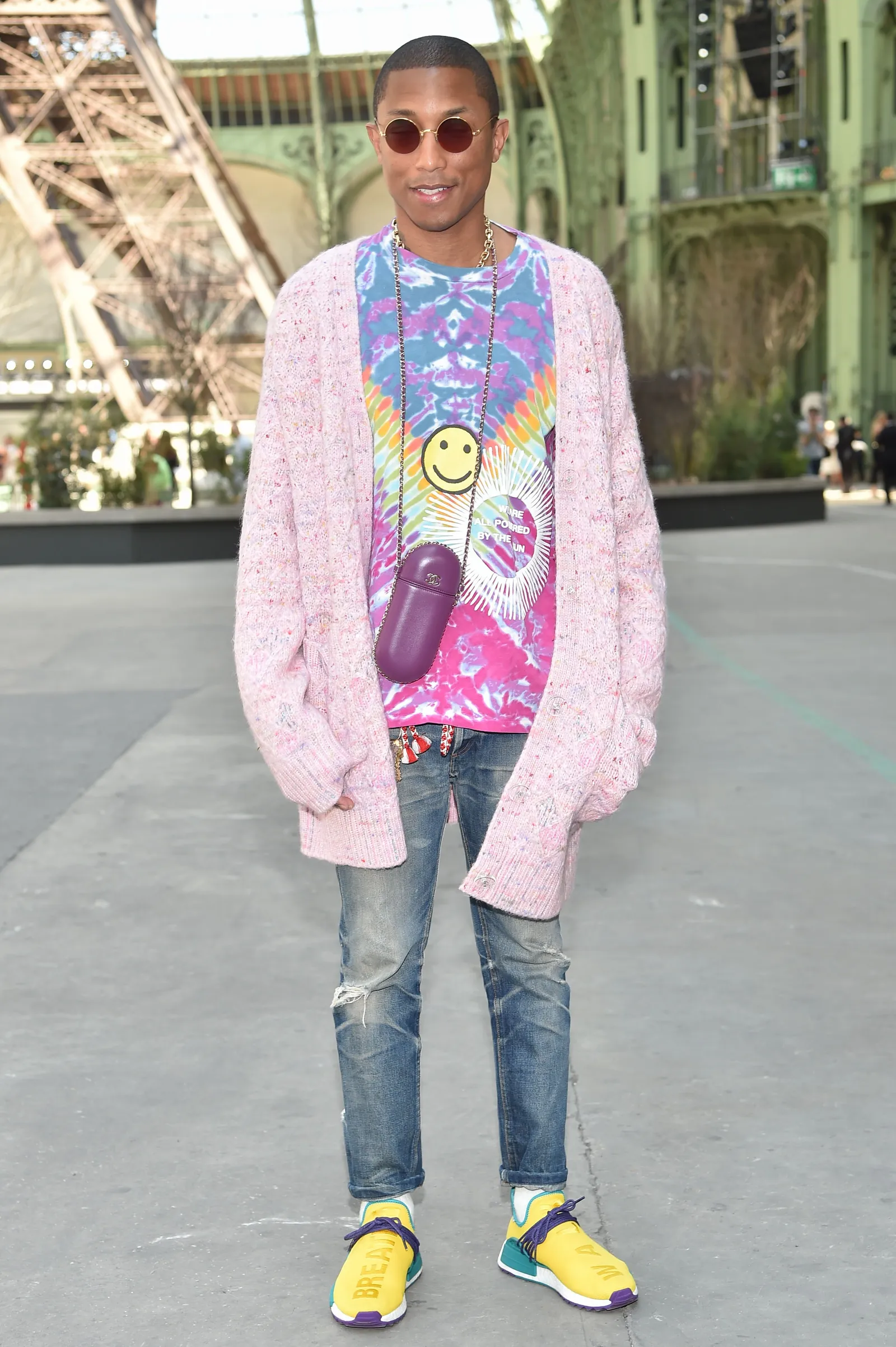 In een kleurrijke look bij Chanels herfst/winter 2017-coutureshow