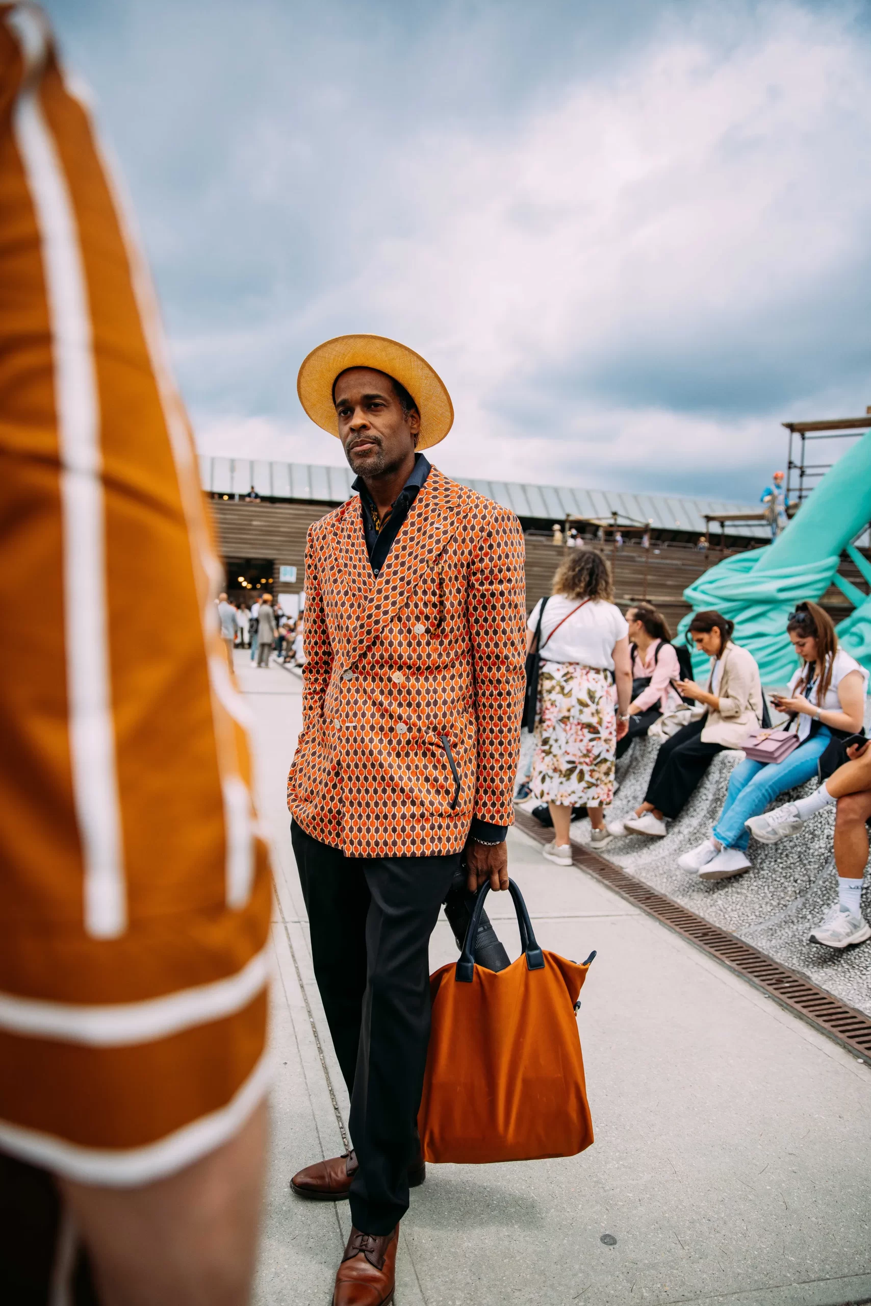 Man in geruit pak op Pitti Uomo lente/zomer 2024