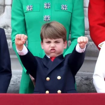 prins-louis-heeft-de-beste-tijd-van-zijn-leven-tijdens-trooping-the-colour-2023-258395