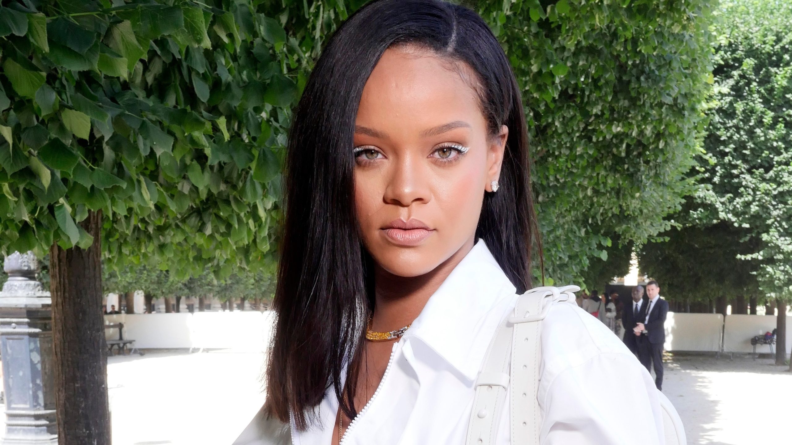 Rihanna schittert in eerste Louis Vuitton-campagne van Pharrell