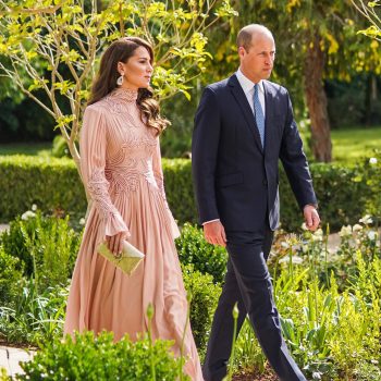 kate-middleton-is-de-ultieme-bruiloftsgast-in-lichtroze-vintage-jurk-van-elie-saab-256554