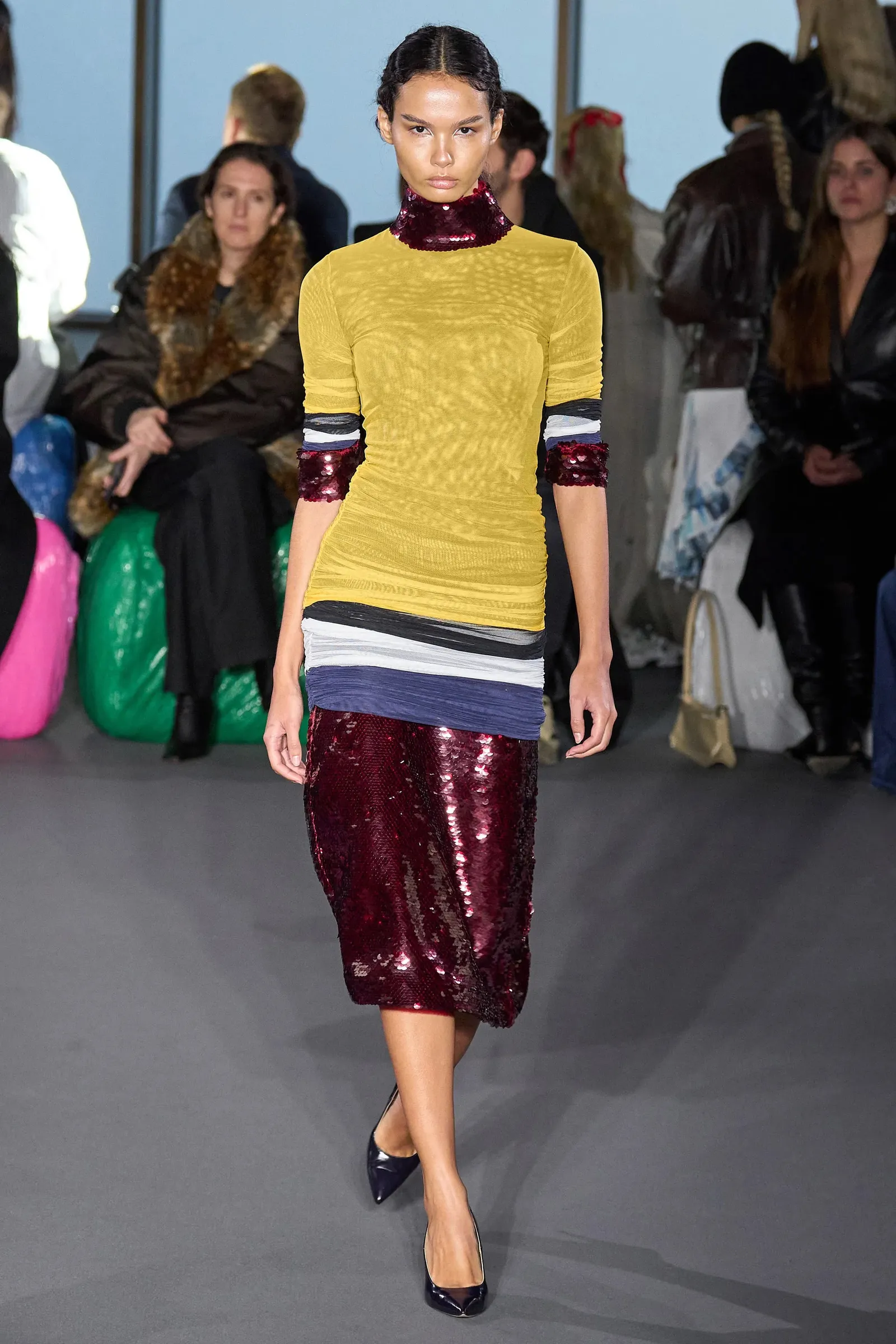 Pailletten voor overdag is een van de maximalistische trends voor 2023