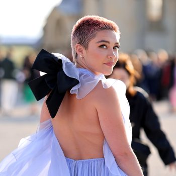 florence-pugh-heeft-haar-zomerse-buzzcut-nu-platinablond-geverfd-263383