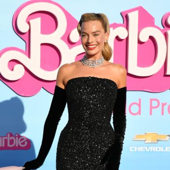 margot-robbie-draagt-custom-schiaparelli-naar-de-wereldpremiere-van-barbie-261114