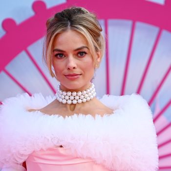 margot-robbie-verandert-in-haar-meest-vorstelijke-barbie-tot-nu-toe-261573