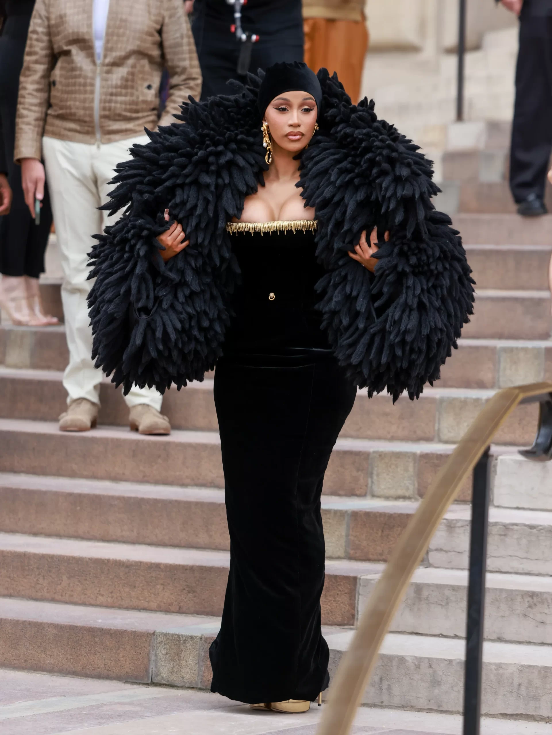 Cardi B is een van de beroemdheden aanwezig bij Paris Couture Fashion Week