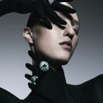 Model met strakke huid in Vogue december 2023