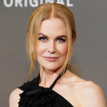 nicole-kidman-showt-haar-abs-in-gewaagde-saint-laurent-jurk-met-cut-outs-261432