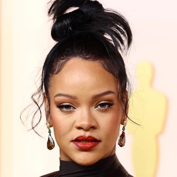 rihanna-laat-een-lange-pony-knippen-voor-de-zomer-261476