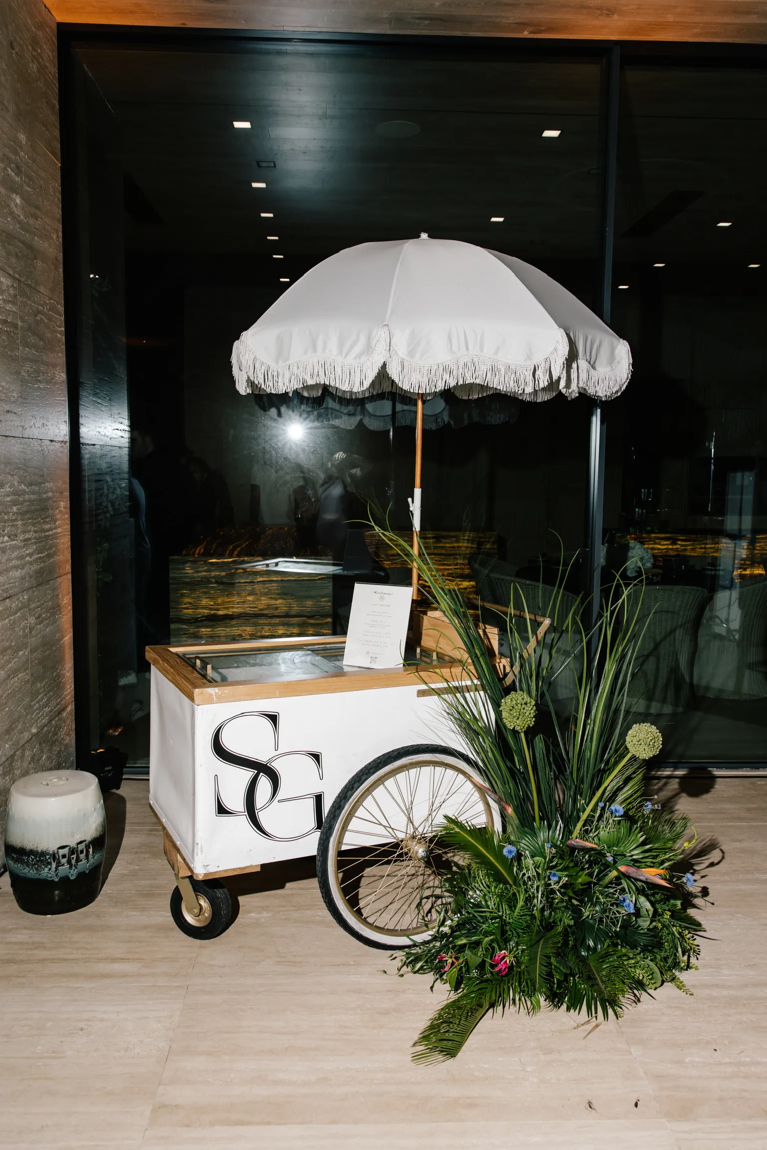 Een ijskar op het feest van Gomez