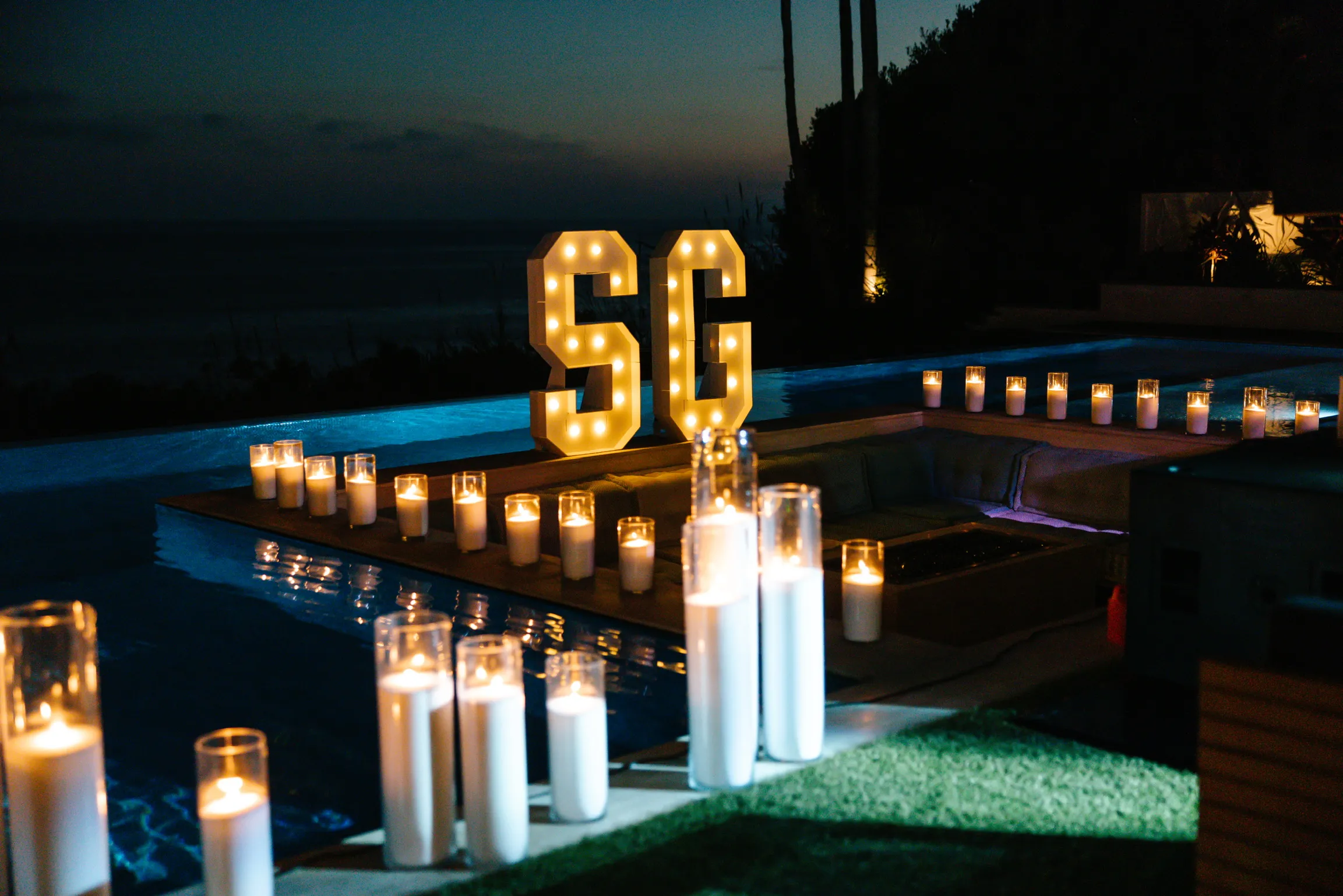 Het decor van Gomez' feest