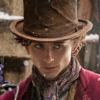 timothee-chalamet-neemt-het-op-tegen-chocoladekartel-in-eerste-surrealistische-trailer-van-wonka-261403